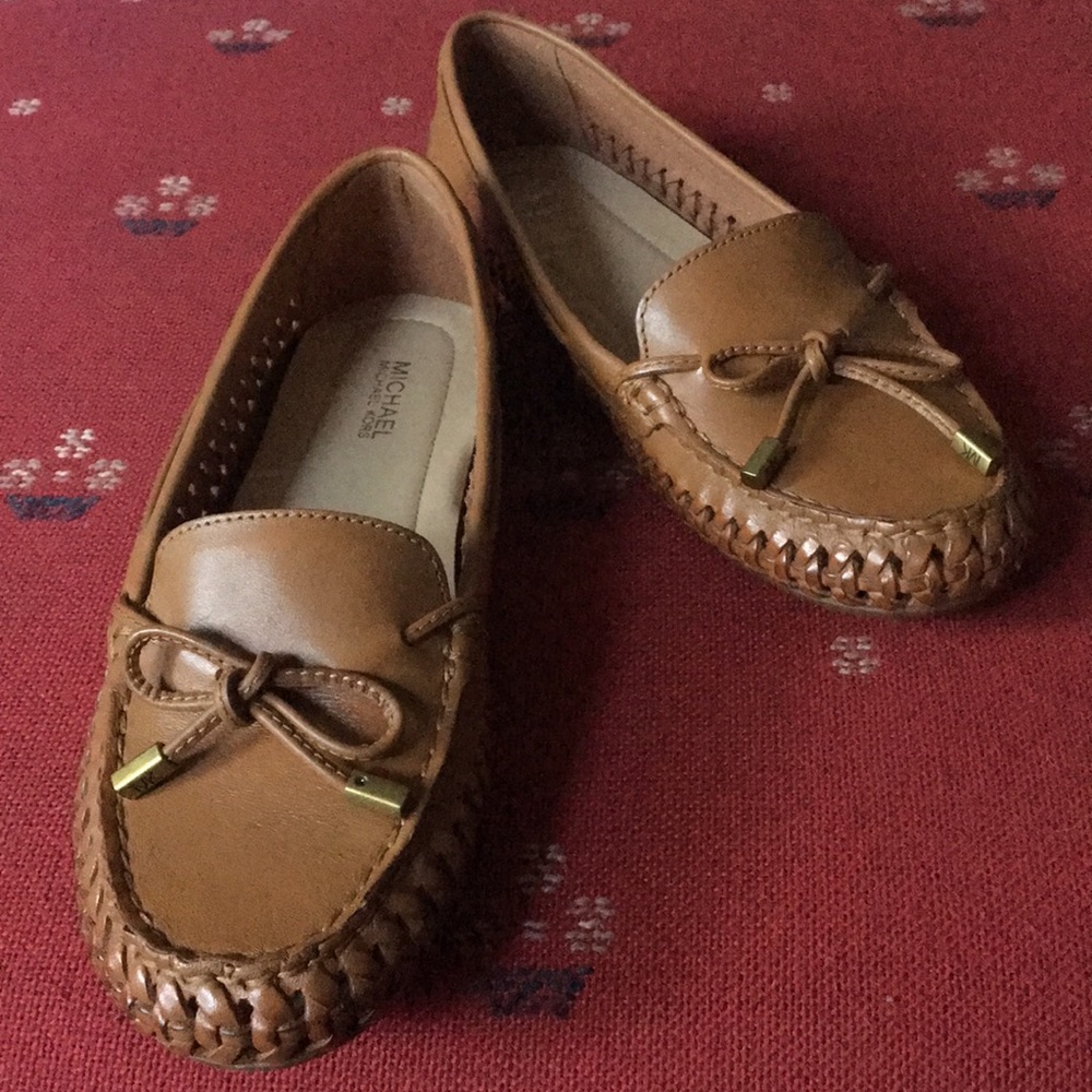 Cool braided Michael Kors brown leather flats🤎!